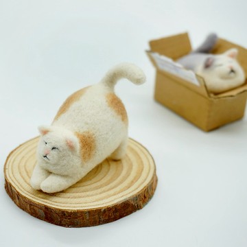 羊毛氈作品 伸懶腰的花斑貓 鑰匙圈 鑰匙鏈 家居擺飾 聖誕禮物