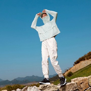 【adidas 愛迪達】 防曬連帽外套 抗 UV 女 IW9432