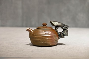 | 260cc | 柴燒造型正把壺 柴燒壺 茶壺 手作壺【臻麟陶藝】