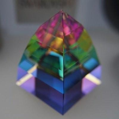 スワロフスキー Swarovski 廃盤品 『Pyramid ペーパーウェイト』 7450 NR 040 000