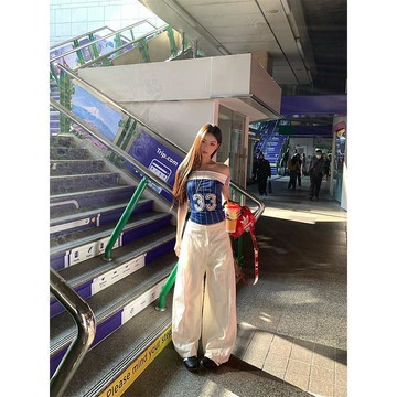 本土出貨  韓版短袖t恤女夏新款爆款美式修身性感一字肩露肩短款INS上衣@1@1 R