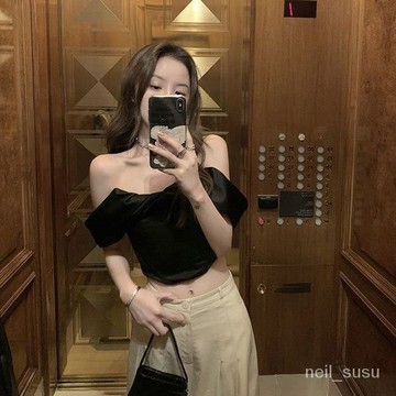 【限時特賣】 短袖上衣 短袖T恤 女生短袖 上衣女 襯衫女法式復古氣質純慾一字肩小衫夏季設計感魚骨木耳邊短款上衣
