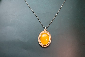 木纹框蜜蜡石项链天然石吊坠挂饰