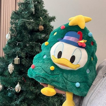 【台灣免運🎄】 聖誕樹唐老鴨毛絨公仔 聖誕娃娃 沙發靠墊抱枕臥室裝飾 聖誕節禮物平安夜交換禮物 聖誕樹毛絨玩偶