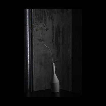 。斑點白陶無釉長嘴瓶-歪斜/花器皿