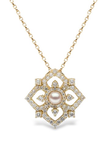 Yoko London - 18kt yellow gold Petal pearl and diamond pendant - women - 18kt Yellow Gold/Akoya Pearl/Diamond - One Size