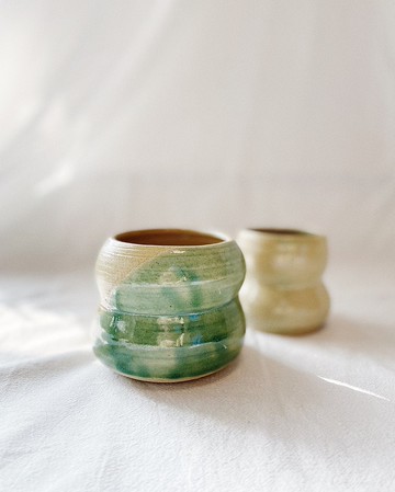 陶瓷手工 | 雙色波波形 筆座 (綠黃色)