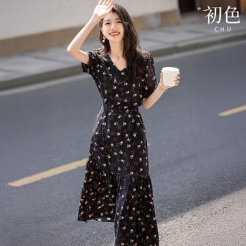 初色 甜美風碎花V領短袖修身中長連衣裙連身洋裝-黑色-13175(M-2XL可選)
