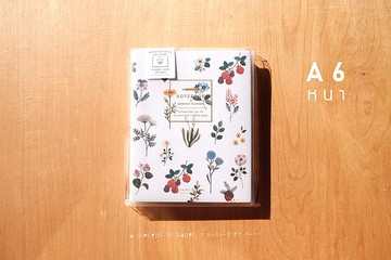 Monthly&Weekly 手帳，尺寸 12x15.4 cm：刺繡花卉圖案