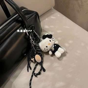✨臺灣出貨✨甜酷黑色系KT貓立體可愛公仔包包掛件汽車鑰匙扣裝飾韓系禮物ins