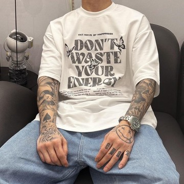 【AMERO】男女裝 圓領短袖T恤 蝴蝶字母印花 落肩款 五分袖 情侶裝