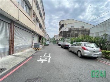 新營市政中心稀有32坪方正建地-8米活巷好出入｜台南市新營區忠政段​