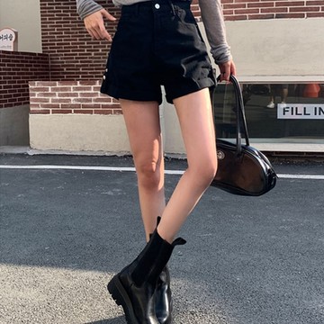 La Belleza素色後鬆緊腰側反釦褲管捲邊水洗卡其褲闊腿短褲