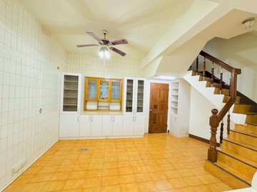 誠售/文藻.鼎山商圏.採光通風好.5房雙車庫透天｜高雄市三民區鼎貴路