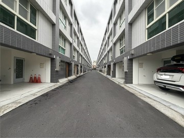 宜市延平天下全新3房邊間車庫透天~台灣房屋小豬｜宜蘭縣宜蘭市延平路