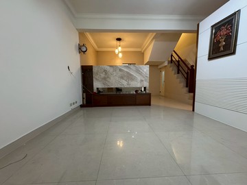 大樓價買並排雙車墅#漢神巨蛋#出門就河堤公園｜高雄市左營區天祥二路