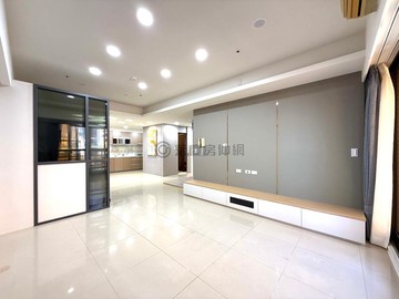 堅山大世紀裝潢明亮景觀大三房平車｜高雄市鼓山區南屏路