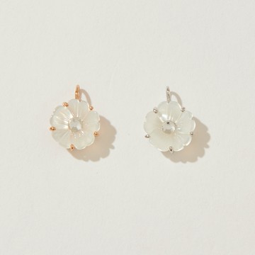 SOIRÉE BY N.Y.︱蒔華芮 珠貝小花墜飾 (共兩色)