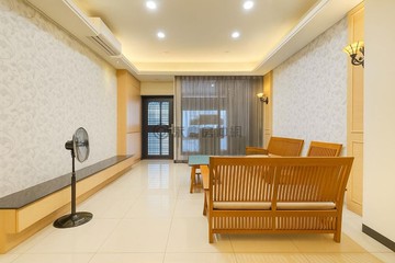 小港高坪屋齡新｜一樓客餐廳｜精裝雙車墅｜高雄市小港區高坪七十街