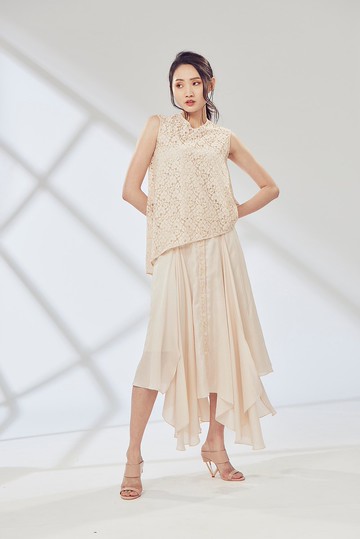 Off-season sale 粉色蕾絲不規則長裙