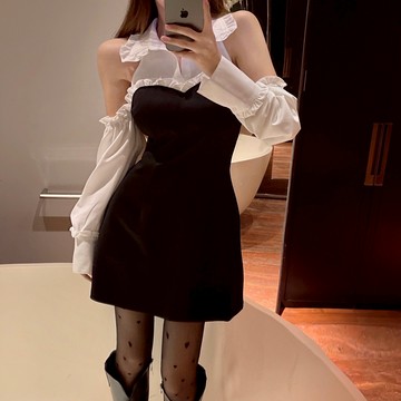 春季新款法式露肩連衣裙女收腰設計感小眾撞色拼接假兩件裙子