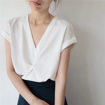 XINER 短袖V領上衣女設計感小眾胸前扭結通勤簡約白色襯衫夏季
