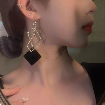 簡約耳環🌈秒變酷girl~歐美氣質誇張撞色不對稱耳環高級感大氣個性設計耳飾抗氧化 防過敏 鈦鋼 耳釘 耳環 耳飾 耳針