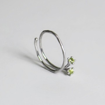 Little Mollis 戒指 (橄欖石)，砂面處理