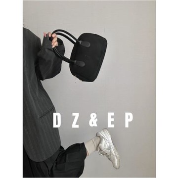 包包女2023新款秋冬通勤黑色高級感洋氣小方包手提斜挎復古枕頭包