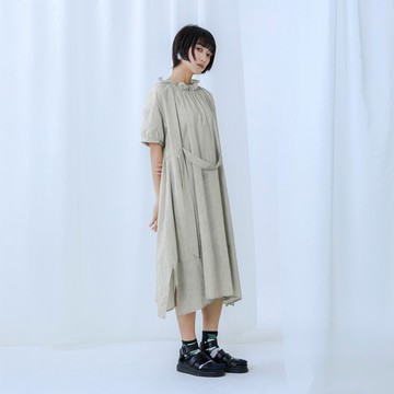 荷葉領飄帶泡泡袖洋裝