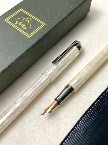 3952老山羊-噍吧哖 嚴選全珍珠母貝 玫瑰金鋼尖系列鋼筆