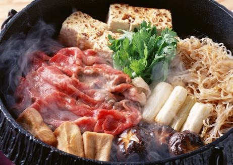 大人気！黒毛和牛 600g 牛肉 すき焼き・しゃぶしゃぶ 用 北海道別海町産 肩ロース(300g×2) be010-020a001-202401