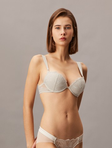 Calvin Klein CK Black 花卉蕾絲托高深 V 胸罩