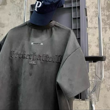 [HYC] brokethatmill 十字架 刺繡 立體 麂皮絨短T 寬鬆 落肩 高品質 短袖 復古 上衣 麂皮絨