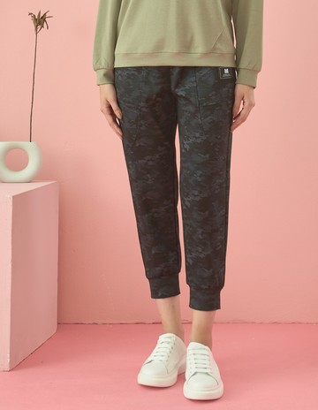 ★【喜芝梅】叢林迷彩 運動風寬鬆束腳哈倫長褲(黑色；M-2L) 224060733