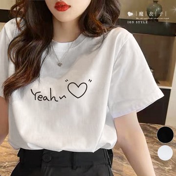 【QV3715】魔衣子-夏日搭配．手繪字母愛心印圖圓領短袖上衣
