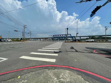 岡山秀泰#橋頭臨路三角窗#超大地坪#買地送屋｜高雄市橋頭區鐵道北路
