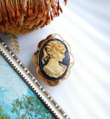 Vintage Jewelry  CAMEO  黑底典雅 仕女浮雕 小巧 別針 胸針