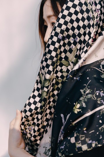 【微光絮語】雙面印長版真絲巾 / 手繪台灣植物系列 / 蠶絲巾