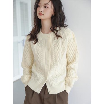 復古麻花圓領毛衣開衫女2024秋冬寬松奶白色溫柔軟糯針織外套百搭