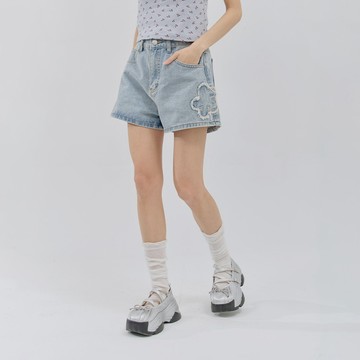 QUEENSHOP_S 女裝 立體不收邊花朵牛仔短褲 兩色售 S/M/L 現+預 【04130342】