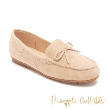 Pineapple Outfitter-MAHO 柔和絨面蝴蝶結造型平底鞋-杏色