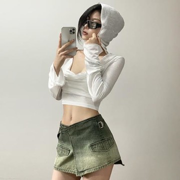 Pull-out hooded waist-baring sunscreen抽褶連帽收腰露臍防曬服