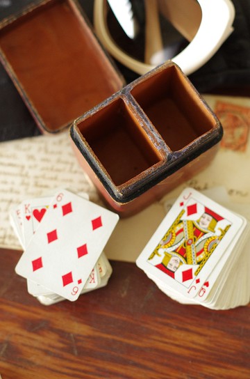 老又好古董珠寶 少見義大利真皮酒紅撲克牌盒 W289