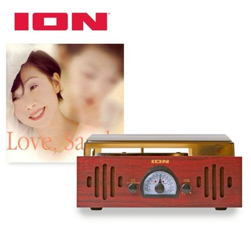【精選唱片珍藏組】ION Audio Trio LP neo 3合1復古箱式黑膠唱機/ AM/FM收音機 ｜林憶蓮《Love, Sandy》白色彩膠組 × 浪漫音樂禮物