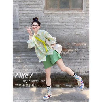 春季穿搭一整套時尚網紅炸街鹽系高級感襯衫短褲子兩件套裝女時髦