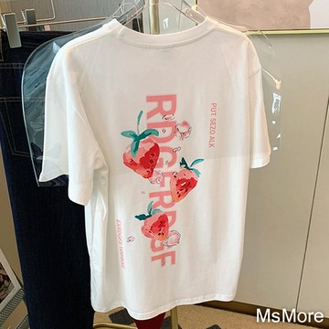 【MsMore】棉正肩前後圓領草莓字母印花短袖短版上衣 # 115993(現貨+預購)