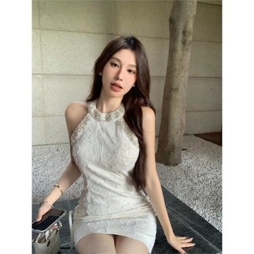 氣質白色花朵掛脖連衣裙女夏季修身辣妹短裙無袖收腰顯瘦包臀裙子