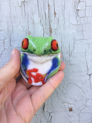 紅眼樹蛙胸針 明亮可愛的爬行動物別針 針氈首飾