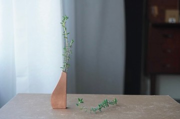 紅銅迷你花器-窄直角變形瓶